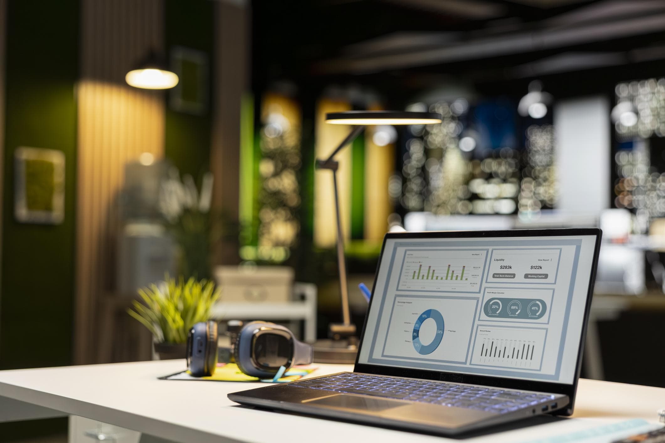 Poste de travail avec indicateurs et tableau de bord